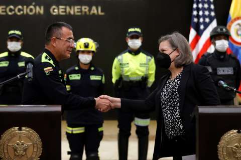 EE. UU. anuncia una donación de 8 millones de dólares a la Policía de Colombia