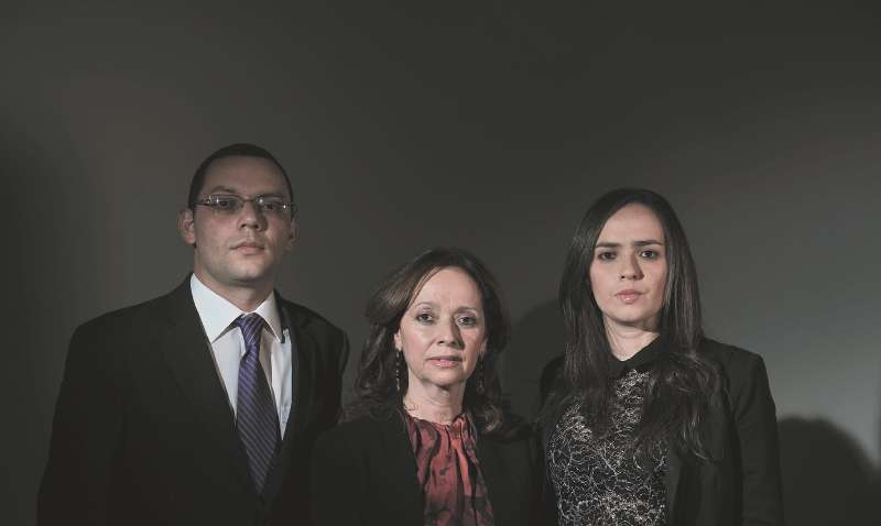 Anuar Jalil Yaver, Sonia Escobar y Catalina Yaver se radicaron en Bogotá. Las amenazas no han permitido que regresen a Aguachica.