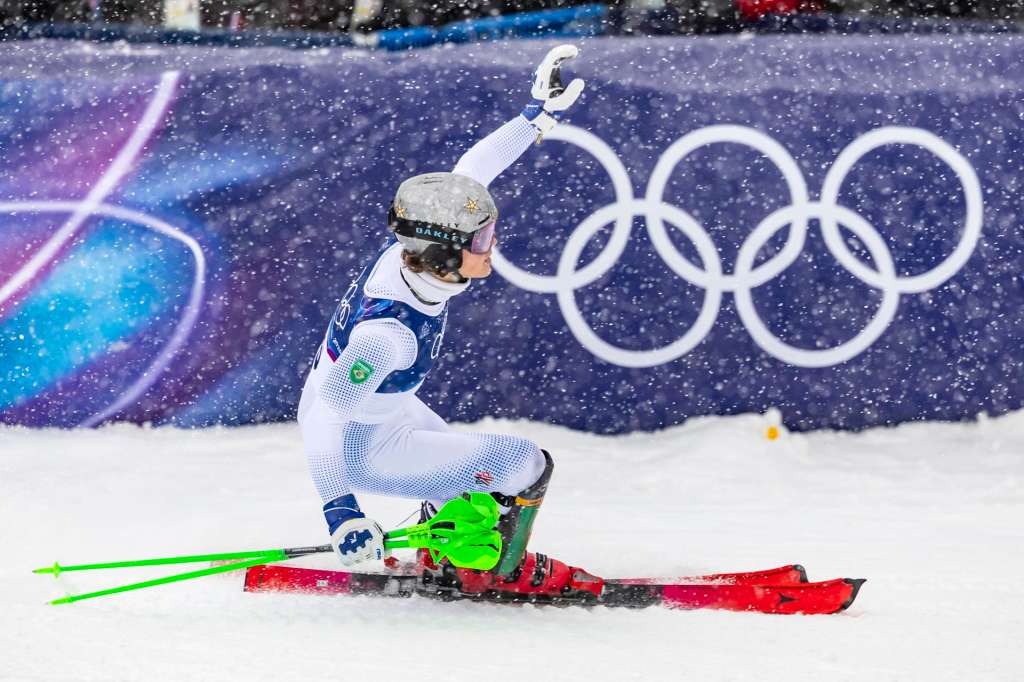 Bormio (Italy), 16/02/2026.- Brazil's Lucas Pinheiro Braathen reacts in the finish area after being eliminated in the Men's Alpine Skiing first run of the slalom race at the 2026 Olympic Winter Games at the Stelvio Ski Center in Bormio, Italy, 16 February 2026. (Brasil, Italia) EFE/EPA/MICHAEL BUHOLZER