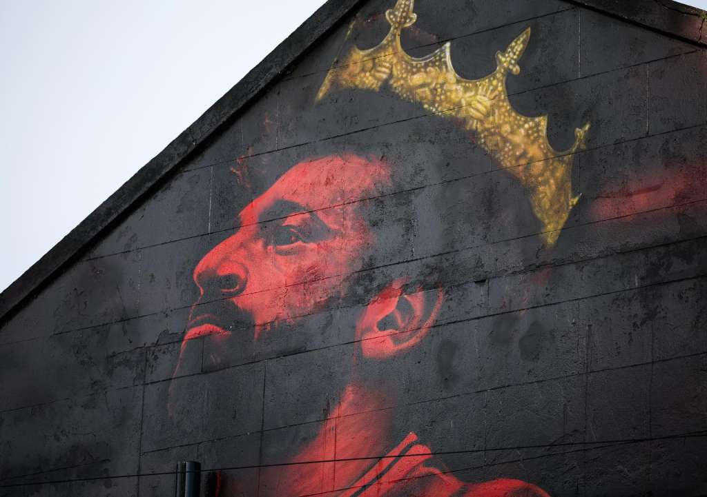 LIVERPOOL (United Kingdom), 24/03/2026.- (FILE) - A mural of Mohamed Salah of Liverpool near Anfield stadium ahead of the English Premier League match between Liverpool FC and Brighton & Hove Albion, in Liverpool, Britain, 13 December 2025 (re-issued 24 March 2026). Liverpool forward Mohamed Salah and the club have reached an agreement that Salah will leave the club at the end of the 2025-26 season, the Premier League side confirmed in a statement on 24 March 2026. (Reino Unido) EFE/EPA/ADAM VAUGHAN EDITORIAL USE ONLY. No use with unauthorized audio, video, data, fixture lists, club/league logos, 'live' services or NFTs. Online in-match use limited to 120 images, no video emulation. No use in betting, games or single club/league/player publications.
