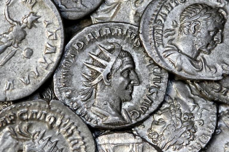 Unidad de protección cultural de Italia recuperó 2.400 monedas antiguas