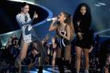 A Nicki Minaj le ‘falla’ el vestido en los MTV 2014