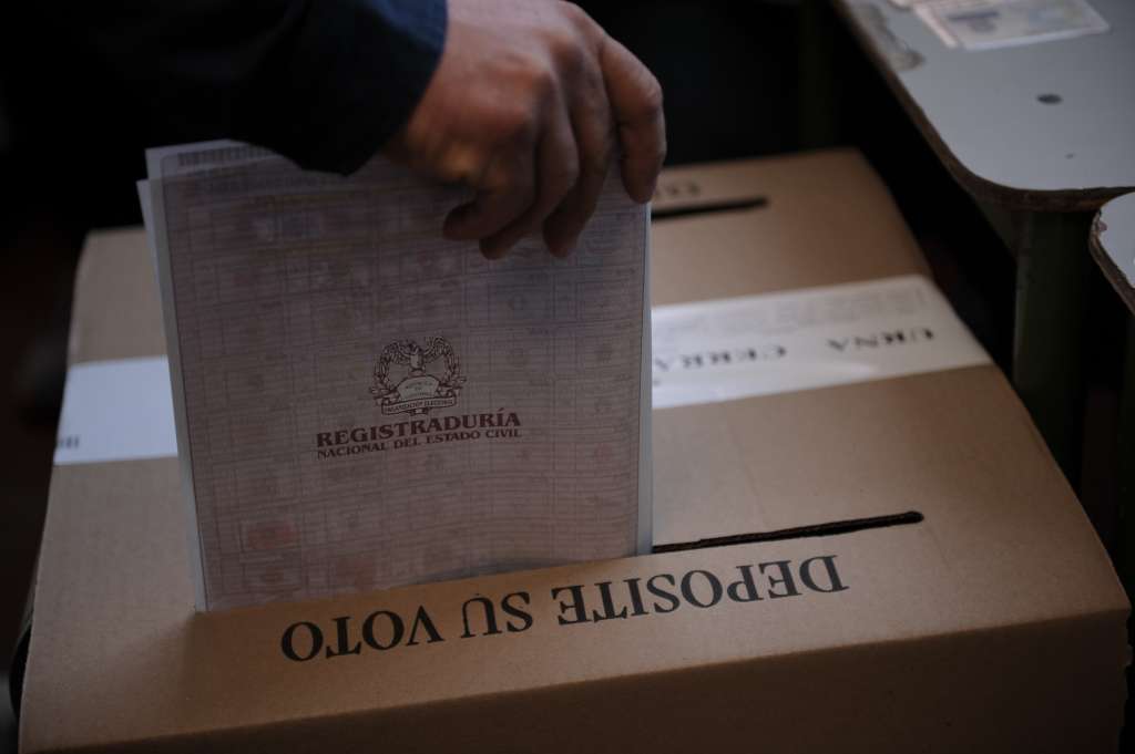 Votación para el Congreso 2018 y para las consultas  interpartidistas de izquierda y derecha para la presidencia.