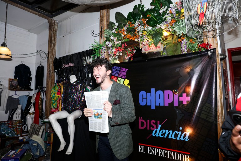 Asistente Queer Comedy