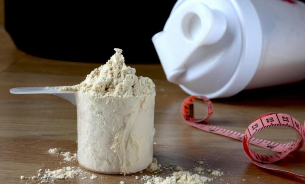 ¿Sabías que el azúcar de la leche juega un papel crucial en la industria alimentaria y farmacéutica? Conoce qué es y para qué lo usan.