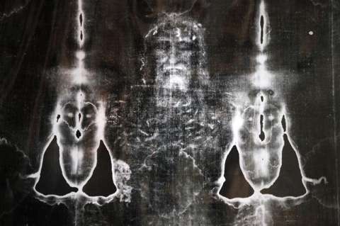 Nuevo estudio sobre Sábana de Turín, que se cree que cubrió a Jesús, reveló estos hallazgos