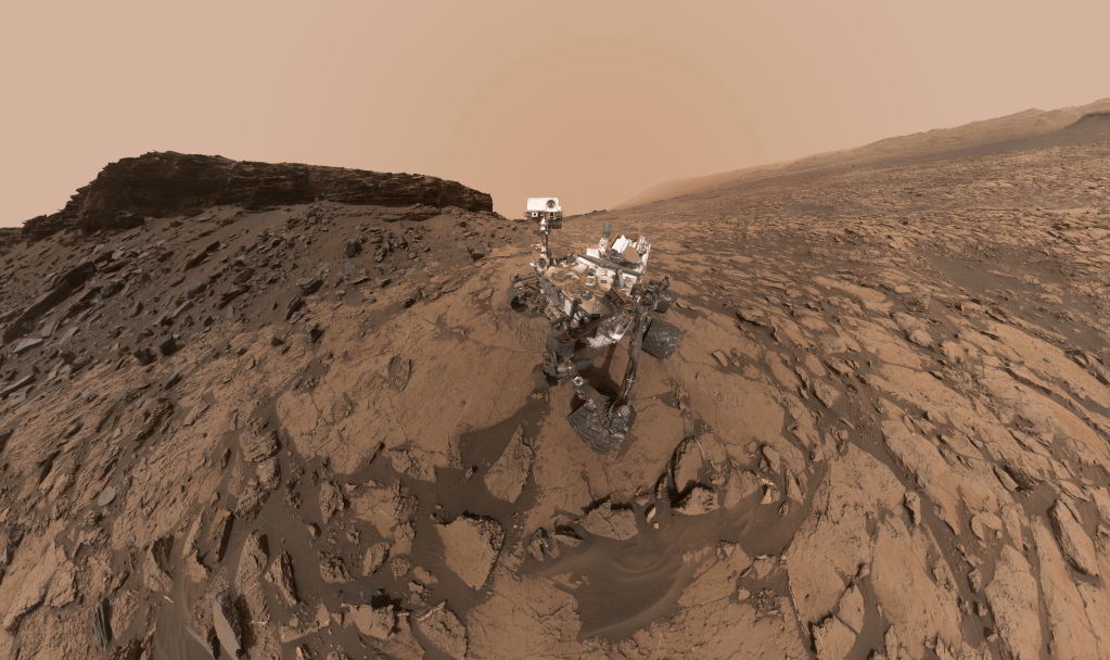 Autorretrato del rover Curiosity cerca del Monte Sharp de Marte, el 3 de octubre de 2016.