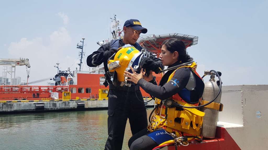 El Departamento de Buceo y Salvamento de la Armada está en Cartagena.