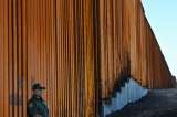 Trump: “Hay más tropas en camino para defender la sagrada frontera”