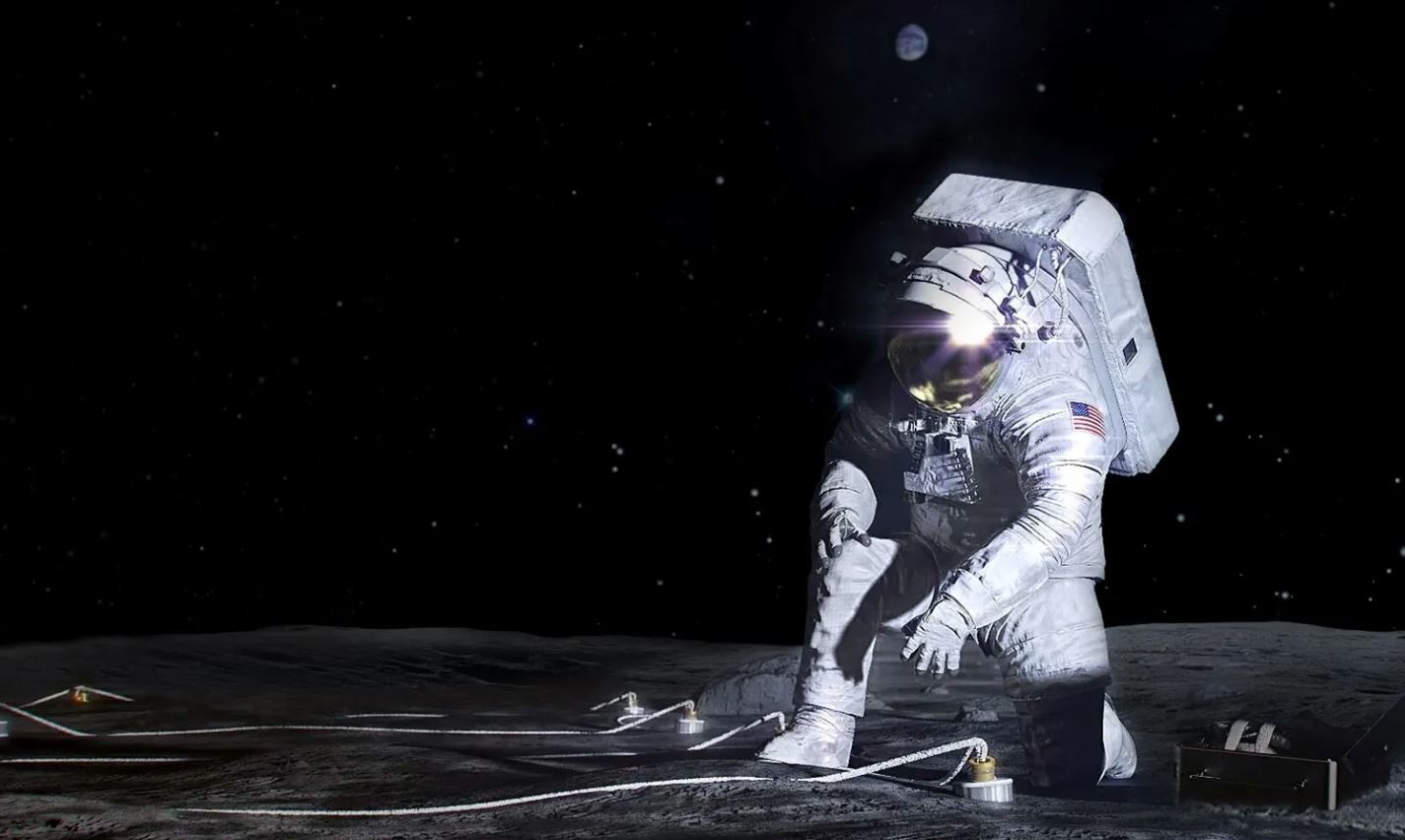 Concepto artístico de un astronauta de Artemis desplegando un instrumento en la superficie lunar. Foto: NASA