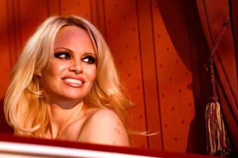 Pamela Anderson, criticada por decir que cine porno es "para perdedores"