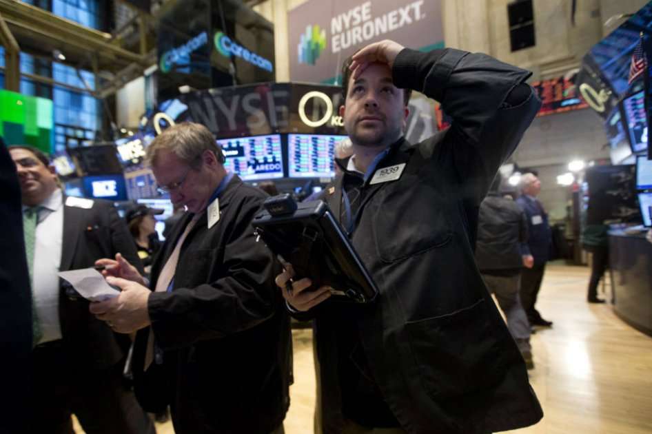 La caída del precio del petróleo arrastró a Wall Street. / Bloomberg News