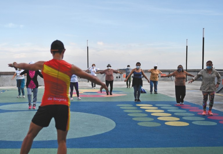 Abren cursos gratuitos de natación, tenis, boxeo y más: ¿cómo inscribirse?