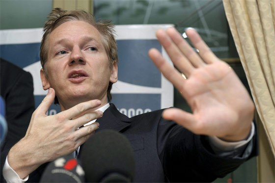 Assange preocupado por la fuente que reveló espionaje masivo en EE.UU.