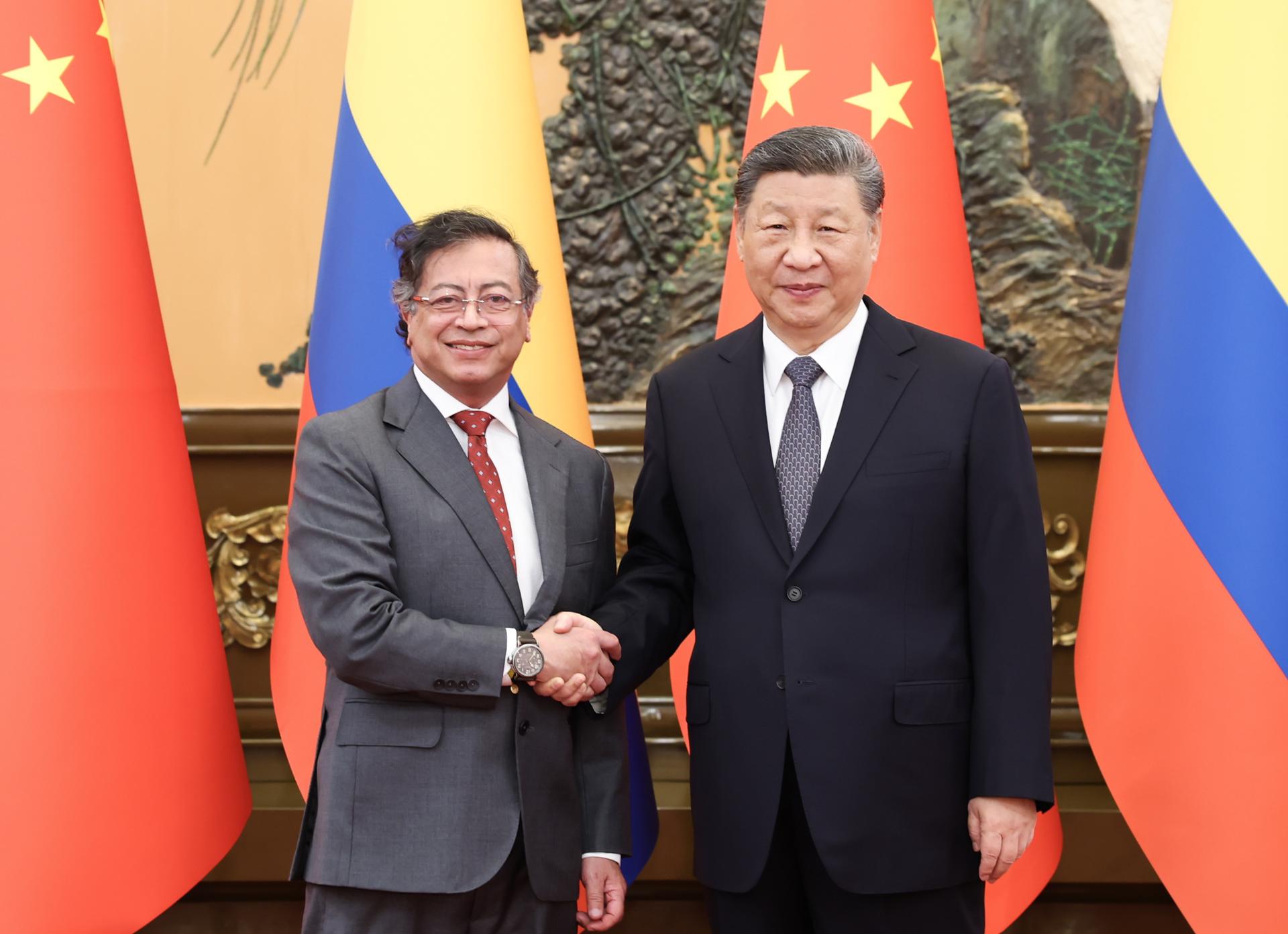 Beijing (China), 14/05/2025.- Chinese President Xi Jinping meets with Colombian President Gustavo Petro at the Great Hall of the People in Beijing, China, 14 May 2025. Petro is in China for the fourth ministerial meeting of the China-CELAC (Community of Latin American and Caribbean States) Forum. EFE/EPA/XINHUA / HUANG JINGWEN CHINA OUT / UK AND IRELAND OUT / MANDATORY CREDIT EDITORIAL USE ONLY