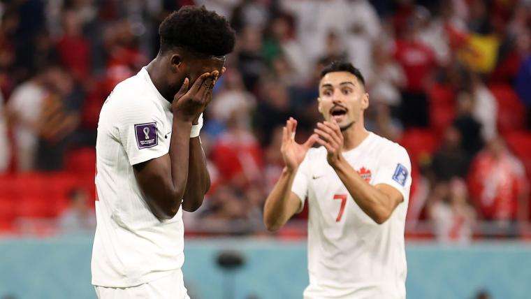 En el minuto 10, Alphonso Davies desaprovechó la oportunidad de darle el primer grito de gol a Canadá.