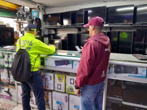 Incautan portátiles, drones y consolas en megaoperativo en La Candelaria, centro de Bogotá