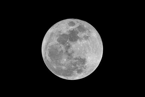 La NASA retrasa su misión tripulada a la Luna hasta 2025