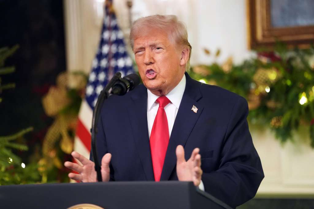 Washington (United States), 18/12/2025.- US President Donald Trump delivers an address to the Nation from the Diplomatic Reception Room of the White House, in Washington, DC, USA, 17 December 2025. EFE/EPA/Doug Mills / POOL