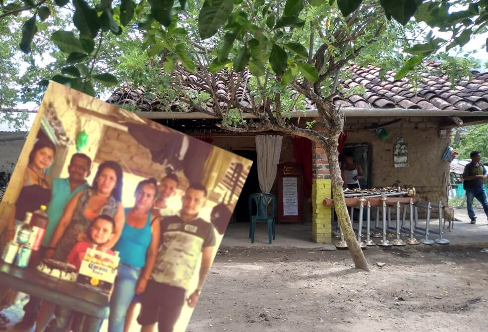 En esta casa de la vereda El Bado, zona rural de Mercaderes (Cauca), se perpetró la masacre el pasado 29 de abril. En la fotografía interna están los cuatro miembros de la familia Narváez Daza asesinados./Cortesía.