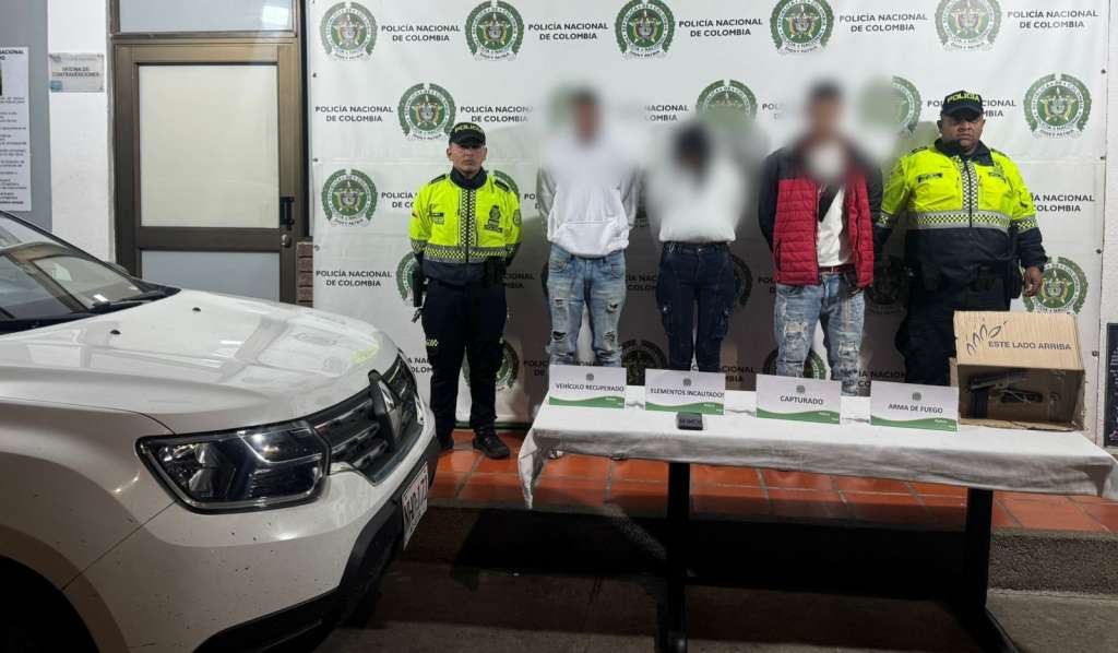 La víctima señaló que, tras dejar a los tres pasajeros en el punto convenido, lo encañonaron y lo obligaron a entregar las llaves del vehículo.
