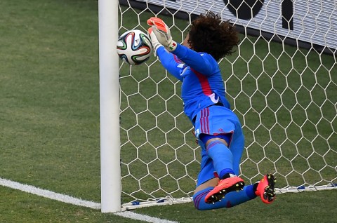 Guillermo Ochoa, el primer portero en ser elegido el jugador del partido