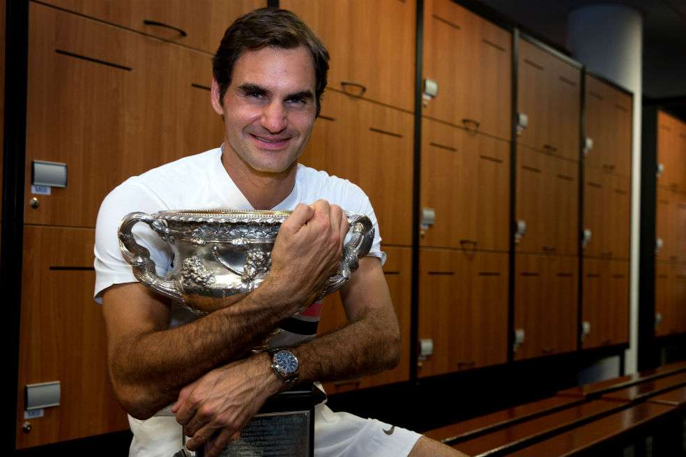 Roger Federer, tenista suizo, celebra su sexto título en Australia. / AFP