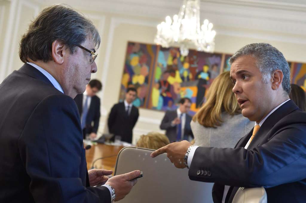 El ministro de Defensa, Carlos Holmes Trujillo, junto al presidente Iván Duque Márquez. / Archivo