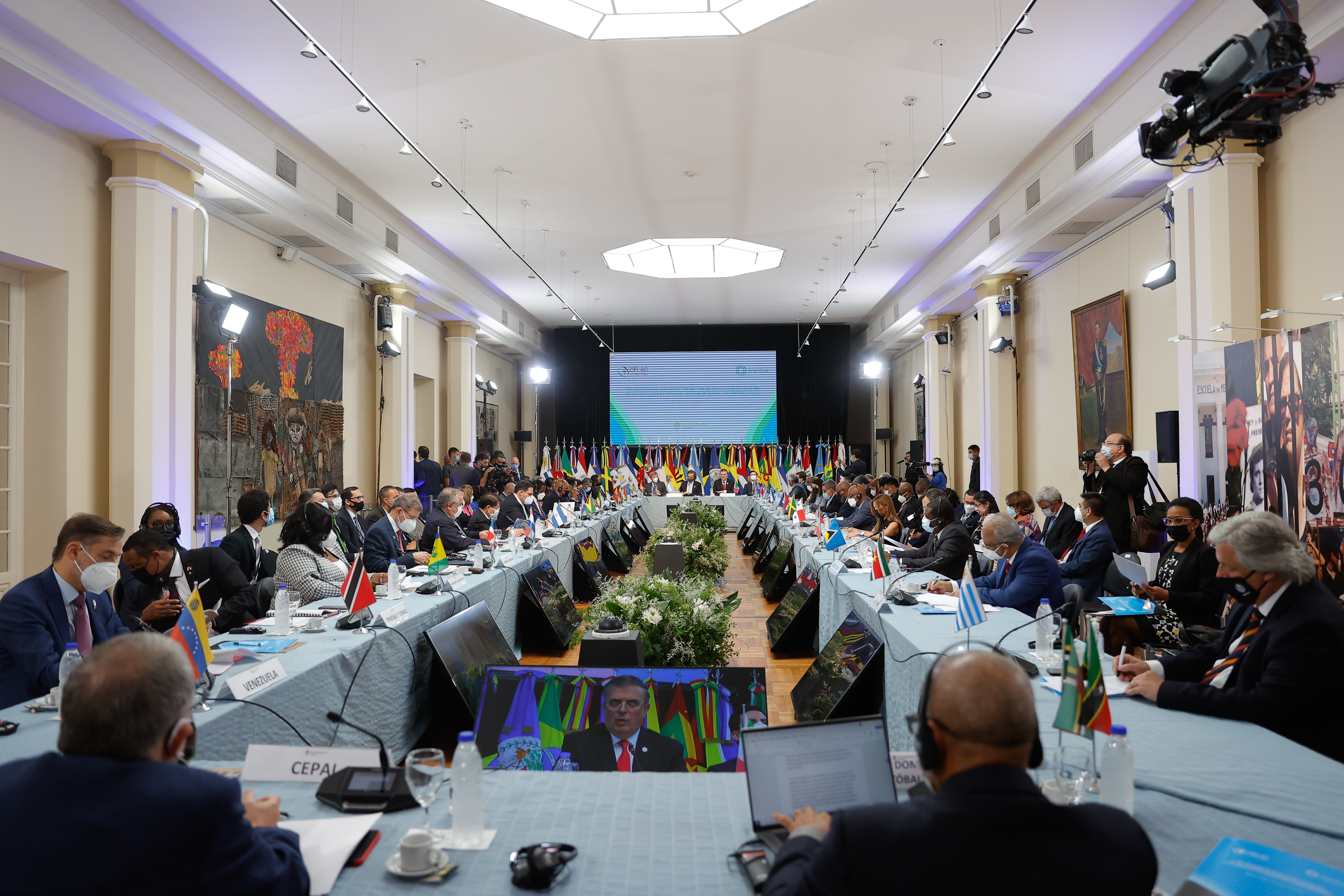 -ARCHIVO-AME7774. BUENOS AIRES (ARGENTINA), 07/01/2022.- Los ministros de Relaciones Exteriores y jefes de delegación de los países que integran la Comunidad de Estados Latinoamericanos y Caribeños (Celac) inician una reunión en la que Argentina busca ser elegida para ejercer este año la presidencia pro tempore del grupo, el 07 de enero 2022, en Buenos Aires (Argentina). Las dificultades para cerrar el acuerdo alcanzado con el Mercosur tras dos décadas de negociaciones, la creciente influencia china en la región y la opinión crítica de Brasil, México y Argentina hacia los aliados en la guerra de Ucrania son importantes divergencias que previsiblemente afloren en la próxima reunión UE-Celac. EFE/ Juan Ignacio Roncoroni/Archivo