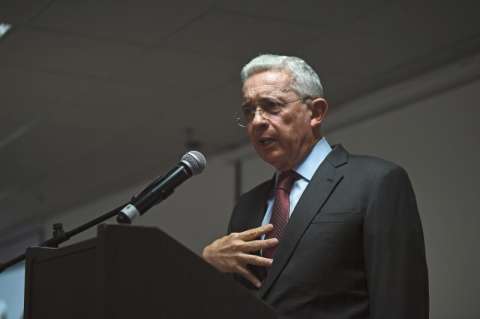 Uribe recusa a magistrados que investigan aportes a su campaña de supuesto piloto de narcos