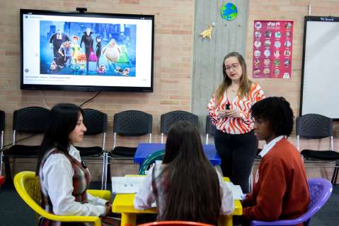Lengua extranjera: el plan de Bogotá para abrir las puertas del mundo a alumnos