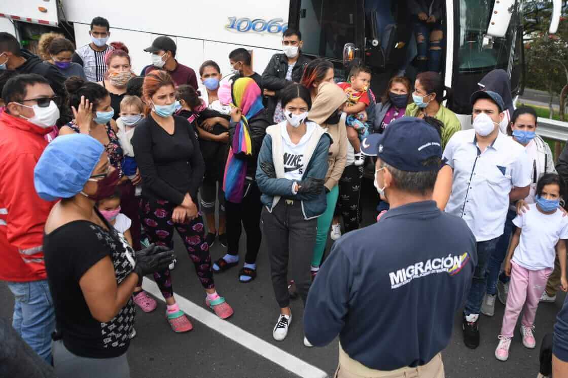 Por medio de mensajes de chat y redes sociales, personas se hacían pasar por funcionarios de Migración Colombia para hacer cobros.
 / Gustavo Torrijos - El Espectador
