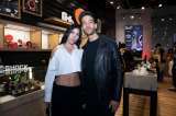 Ex de Daniela Álvarez y hermana de Paulina Vega juntos en nueva tienda de relojes