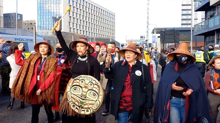Movimiento en contra del asesinato de mujeres  indígenas se pronuncia en la COP26