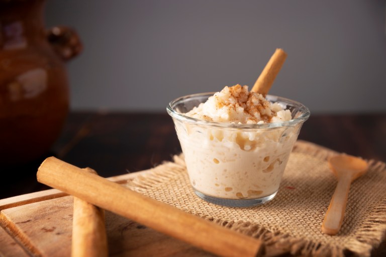 Cinco ingredientes para preparar arroz con leche cremoso