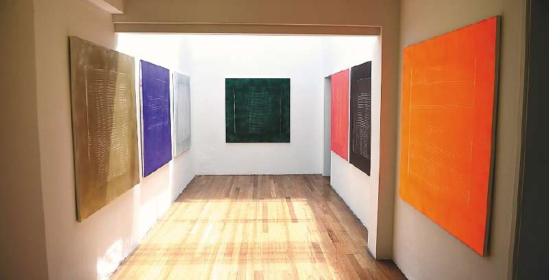 La exposición Defectos Especiales también cuenta con la muestra iPathos, otra propuesta sobre el color, realizada en aerosol.
