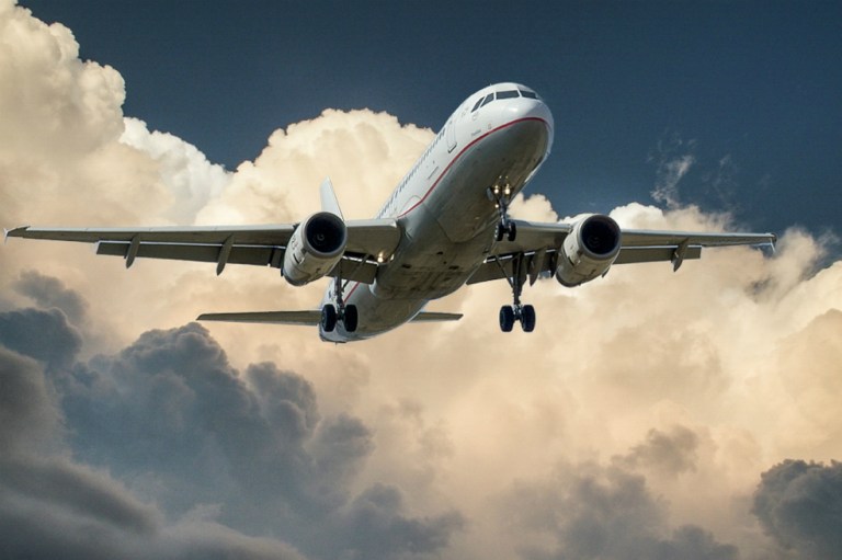 China realiza primer vuelo a EE.UU. utilizando aceite de cocina reciclado