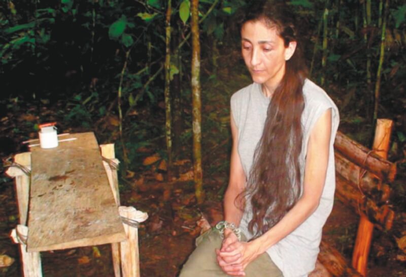 Íngrid Betancourt se volvió el rostro de los “canjeables”, secuestrados a quienes las Farc aspiraban entregar a cambio de sus hombres detenidos. Estuvo en cautiverio casi seis años. / Farc