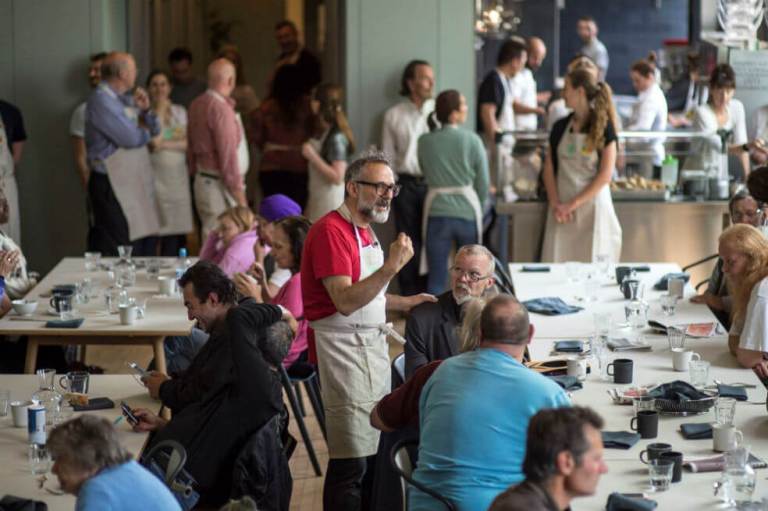 Un comedor social ofrece menús con estrella Michelin en Londres