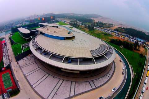 Fan de "Star Trek" construye una nave Enterprise para sus oficinas