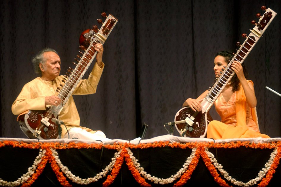 Ravi Shankar y su hija Anoushka Shankar.