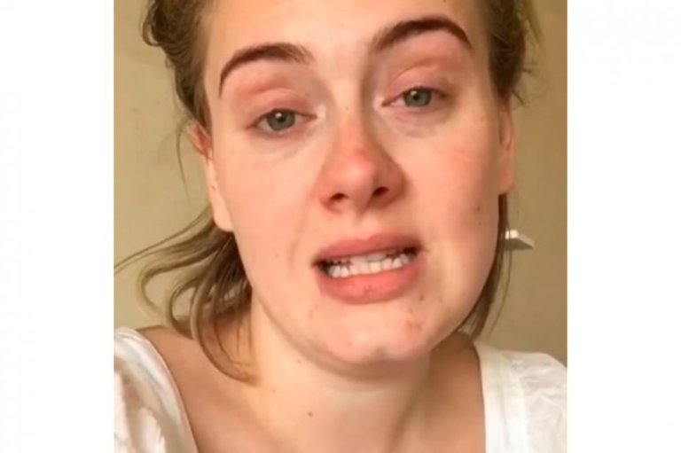 Adele se disculpa con sus fans por "haberlos decepcionado"
