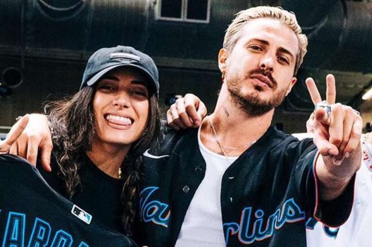 “Karolayn es una persona muy especial en mi vida. Con ella he descubierto una faceta del amor que no conocía y que pensaba que era diferente. Ella ha estado conmigo incondicionalmente”, confesó Llane en entrevista para la Revista Vea.