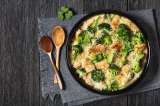 Rápida, fácil y deliciosa: así es la receta del pollo cremoso con brócoli