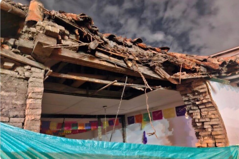 “Primeros auxilios” a centenaria casa de La Candelaria, destruida por camión de basura