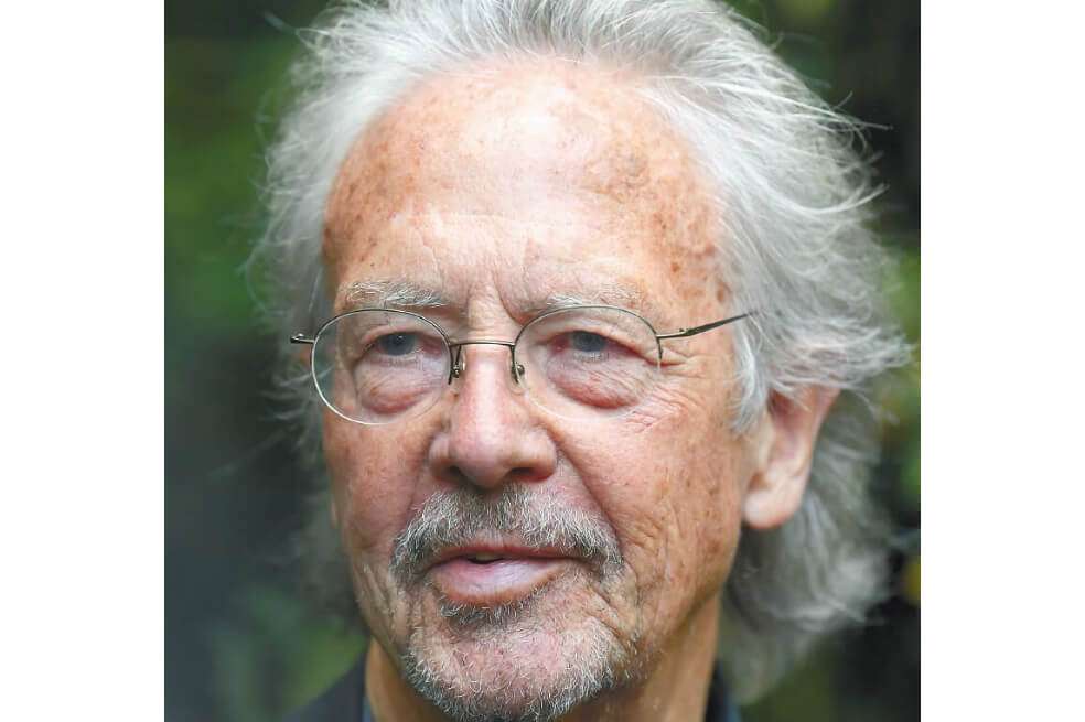 Peter Handke nació el 6 de diciembre de 1942. Es autor de libros como “La mujer zurda” y “El miedo del portero al penalty”. / AFP