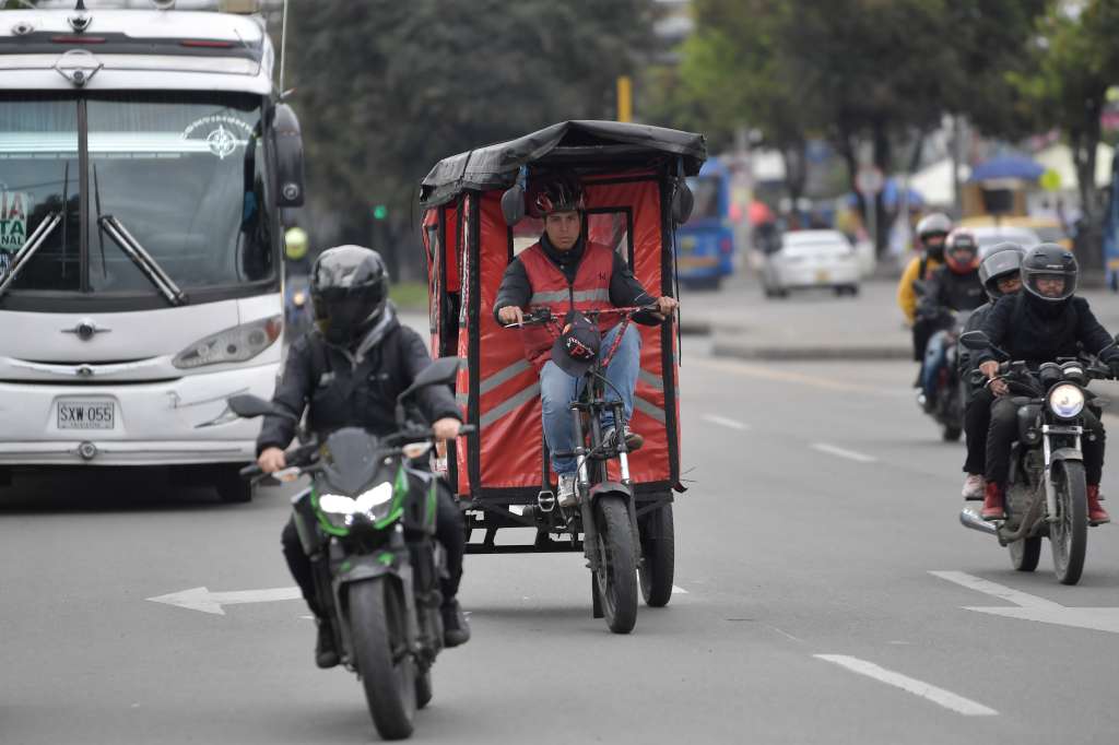 Bicitaxistas en Bogotá