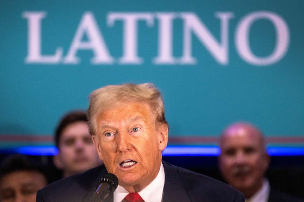 Miami (United States), 22/10/2024.- Former US President and 2024 Republican presidential candidate Donald Trump speaks during a roundtable discussion with Latino community leaders at the Trump National Doral Miami resort in Miami, Florida, USA, 22 October 2024. Former US President and Republican presidential candidate Donald Trump is running against US Vice President and Democratic presidential candidate Kamala Harris. EFE/EPA/CRISTOBAL HERRERA-ULASHKEVICH