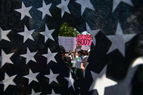 Las restricciones al aborto podrían ser un factor de riesgo de suicidio en mujeres