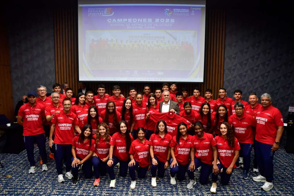 Selección colombiana de patinaje de Velocidad a su llegada al país luego de conquistar el Campeonato Mundial de Patinaje de Velocidad, realizado en Beidaihe, China.